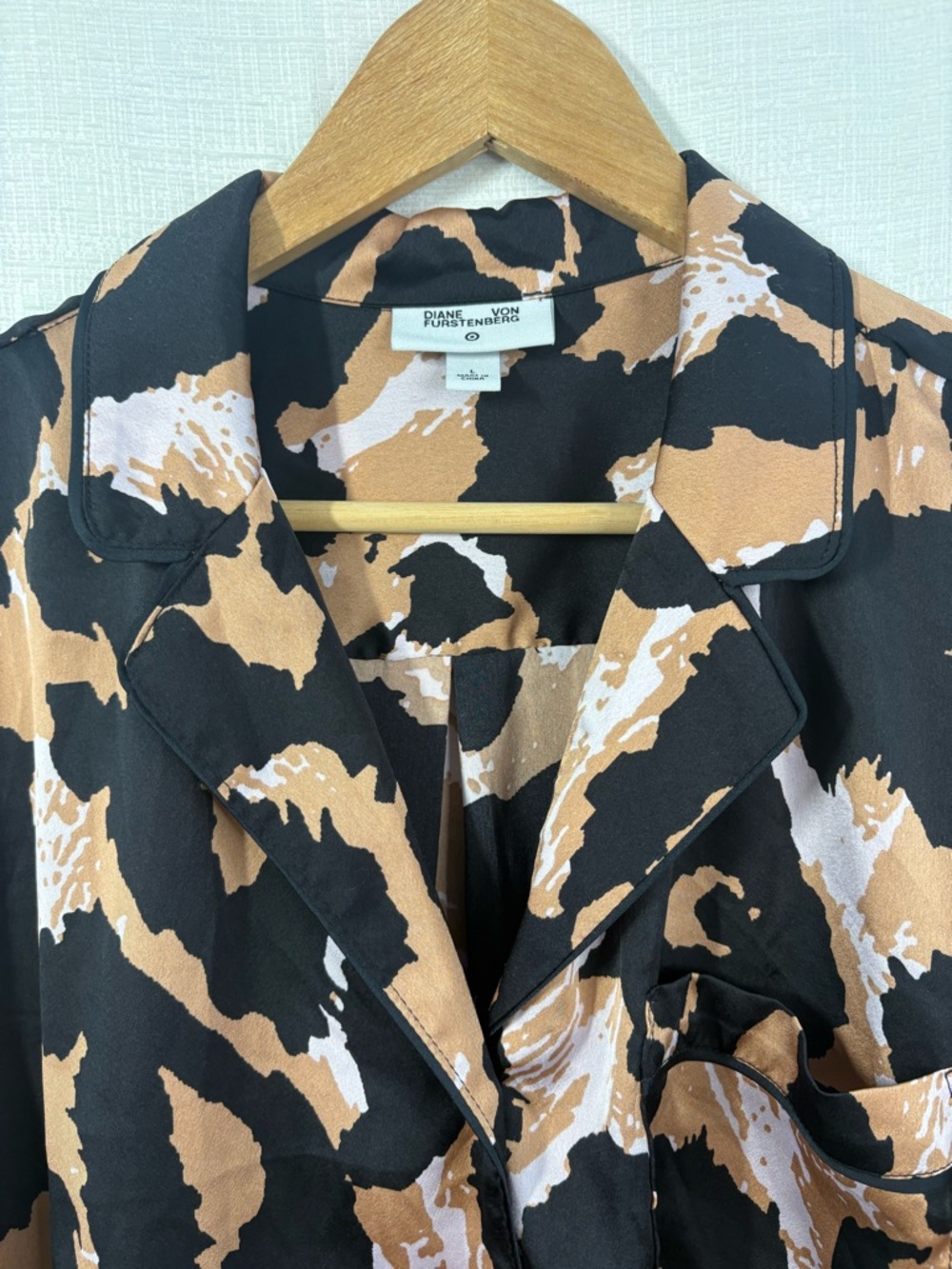 Diane von Furstenberg for Target 2 Piece Satin PJ Set, Large, Black Tan Print - Picture 5 of 11